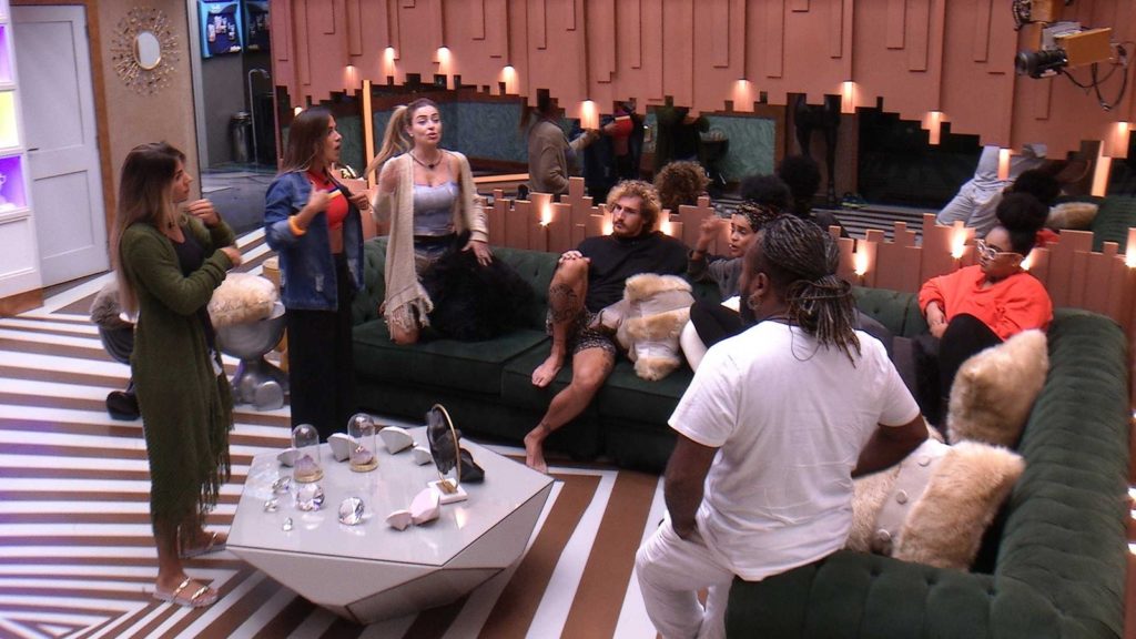 Brothers discutem na sala do BBB19 (Foto: Reprodução)