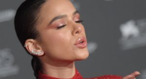 Bruna Marquezine radicalizou em seu visual (Foto: Reprodução)