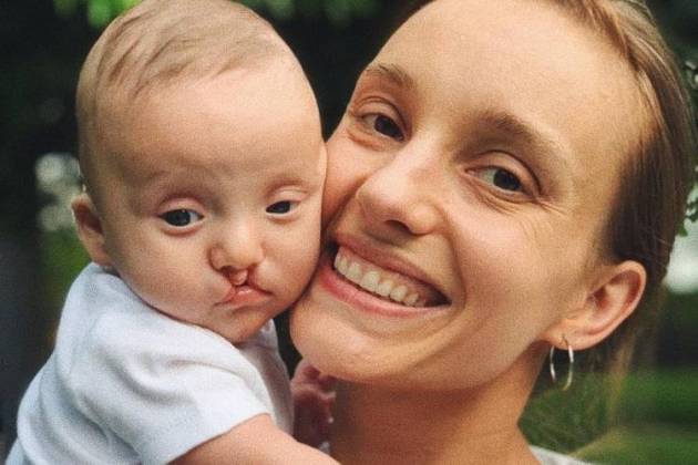 Isabel Hickmann e o pequeno Francisco, de apenas cinco meses de vida (Foto: Divulgação)