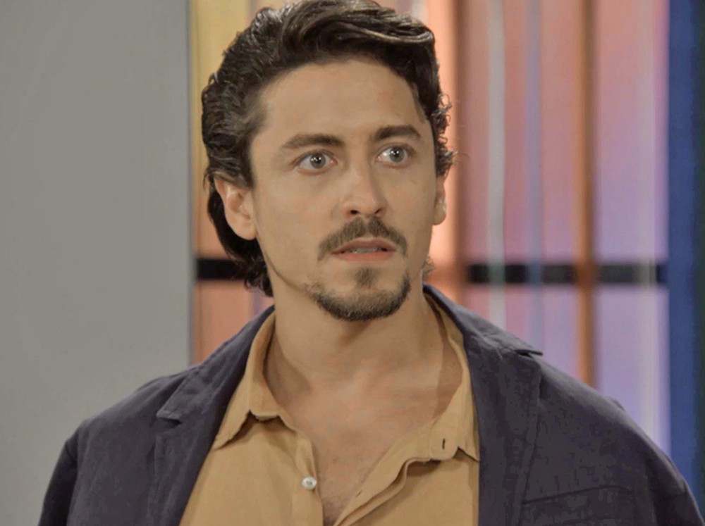 Jerônimo em cena da novela das 18h da Globo, Verão 90 (Foto: Reprodução/Globo)