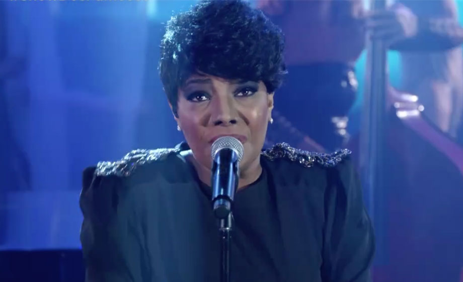 Anita Baker homenageada por Ludmilla no Domingão do Faustão fala sobre performance da cantora e surpreende com resposta Foto: Reprodução