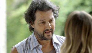 Nicolau e Afrodite em cena da novela O Sétimo Guardião (Foto: Reprodução)