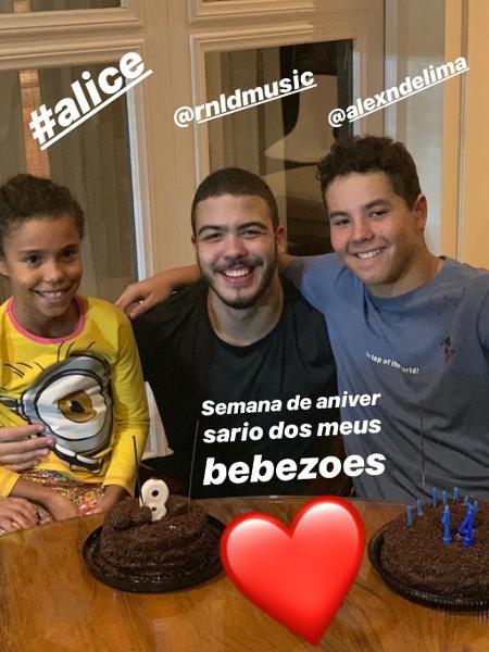 Ronaldo compartilha foto dos filhos e choca com semelhança (Foto: Divulgação)