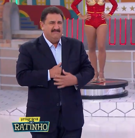 O apresentador Ratinho falou sobre a briga com a esposa ao vivo no SBT. (Foto: Reprodução)