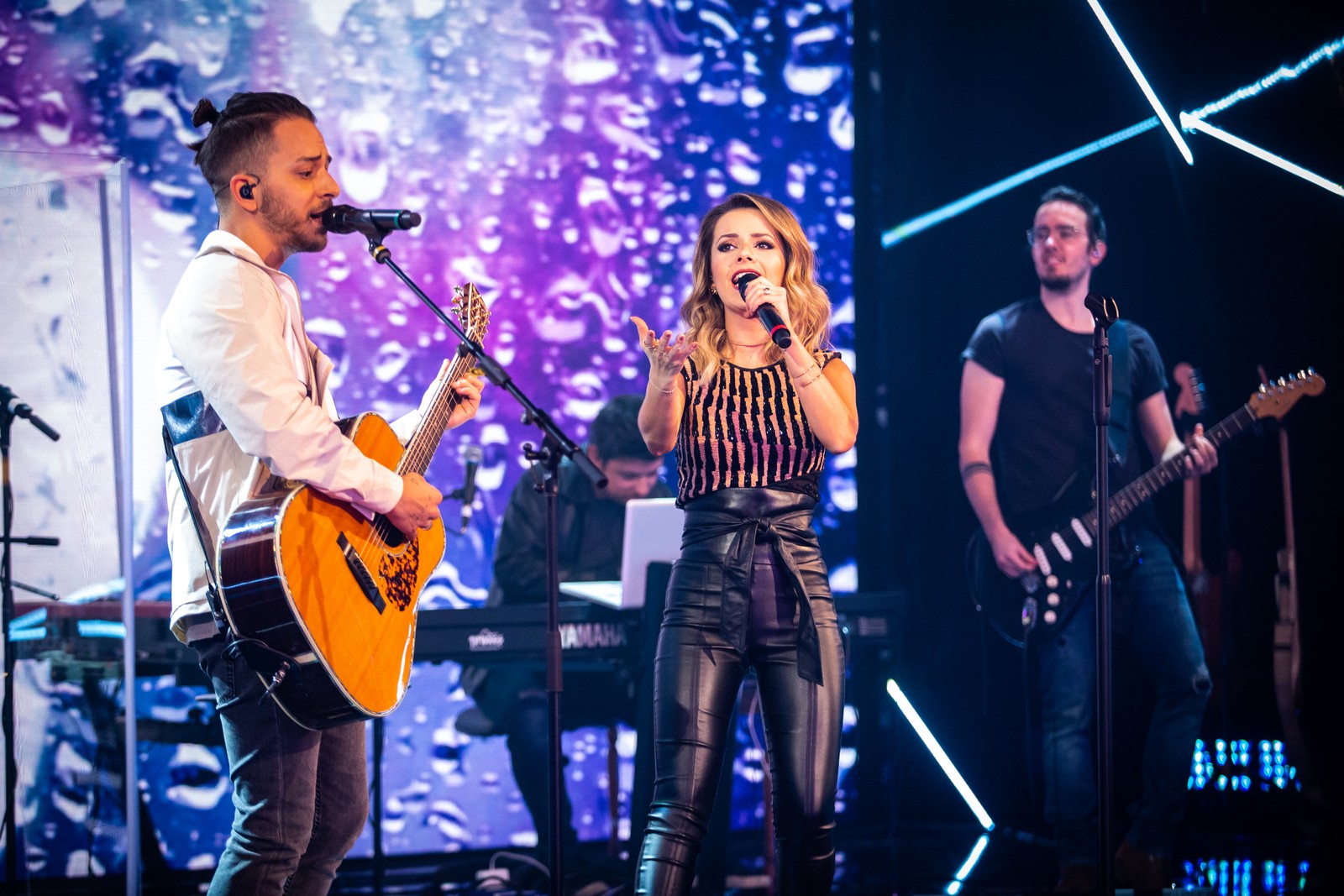 Sandy e Júnior durante show (Foto: Fabiano Battaglin/Gshow)