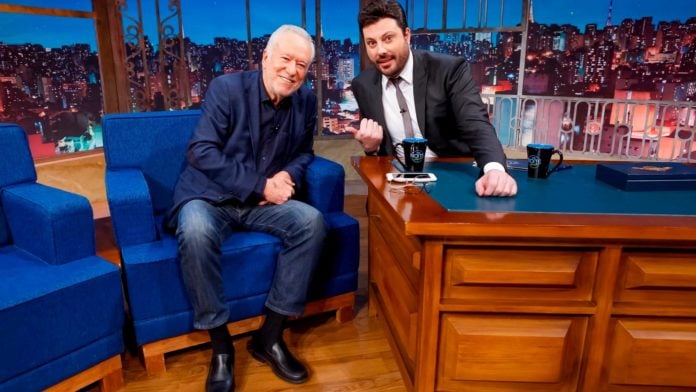 Alexandre Garcia e Danilo Gentili no The Noite (Foto: Gabriel Cardoso/ Divulgação/ SBT)