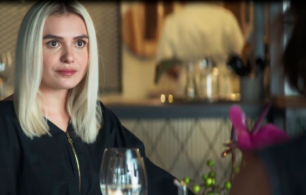 Kim (Monica Iozzi) em cena na novela A Dona do Pedaço da Globo