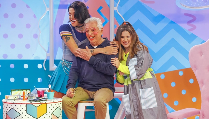 Carlos Alberto de Nóbrega com Pabllo Vittar e Maisa (Foto: Gabriel Cardoso/SBT)