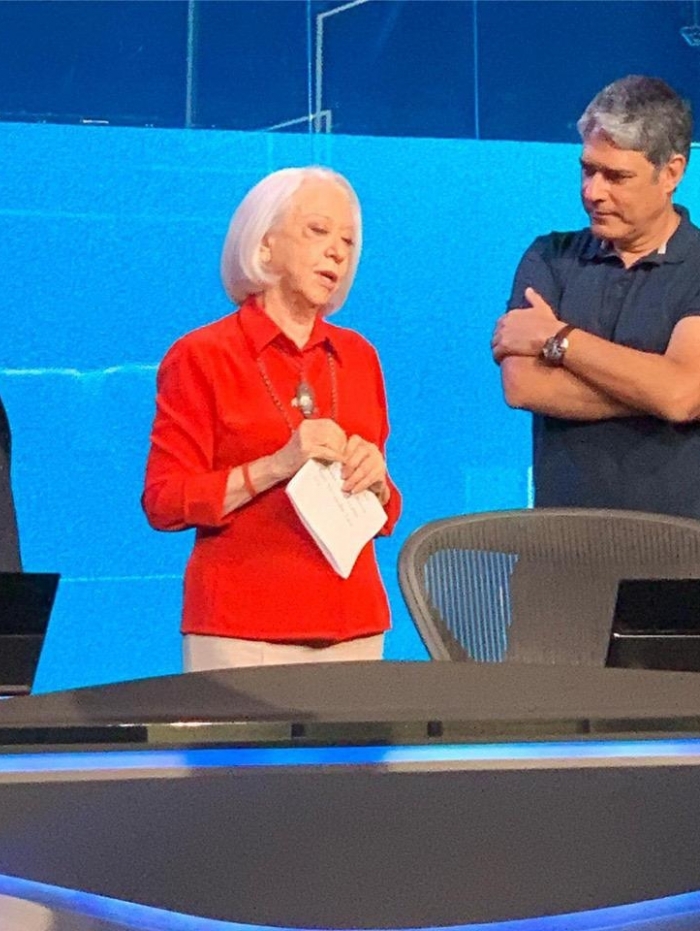 Fernanda Montenegro, que estará em A Dona do Pedaço da Globo, foi flagrada no Jornal Nacional ao lado de William Bonner e Renata Vasconcellos