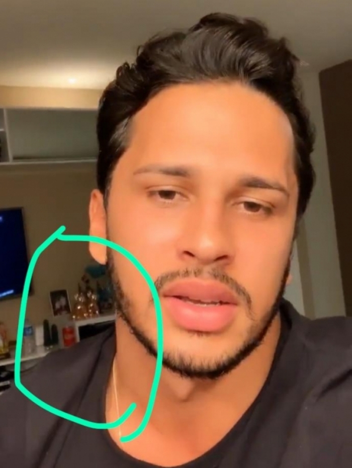 No meio de briga de Carlinhos Aguiar e Whindersson Nunes, Lucas Guimarães esposo do influencer, fez vídeo, mas objeto ao fundo roubou todas as atenções.