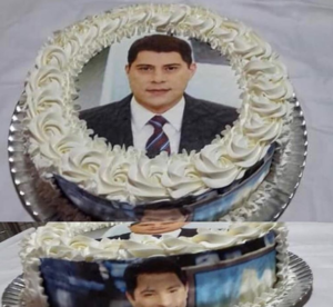 Bolo de aniversário com a rosto do apresentador. (Foto: Reprodução)