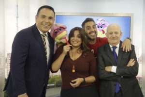 Reinaldo Gottino, Fabíola Reipert, Garçom e Renato Lombardi no quadro A Hora da Venenosa. (Foto: Divulgação)