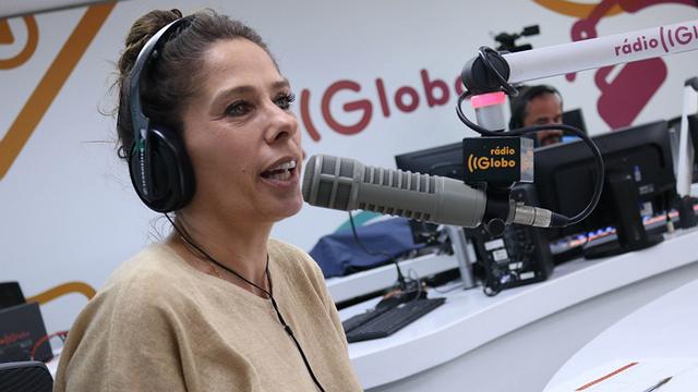 Adriane Galisteu na Rádio Globo (Foto: Reprodução)