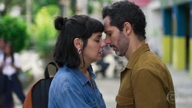 Sara e Ali em Órfãos da Terra (Foto: Reprodução/ Globo)