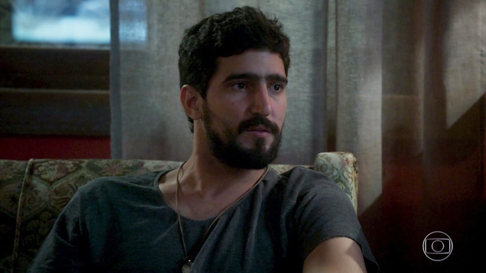 Renato Góes (Jamil) em cena de Órfãos da Terra (Foto: Reprodução/Globo)