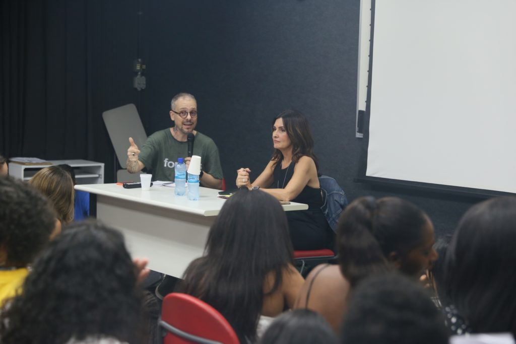 Fátima Bernardes faz palestra "encontro marcado com Fátima" na universidade Puc na Gávea no rio de janeiro para estudantes de jornalismo (Foto Agnews)