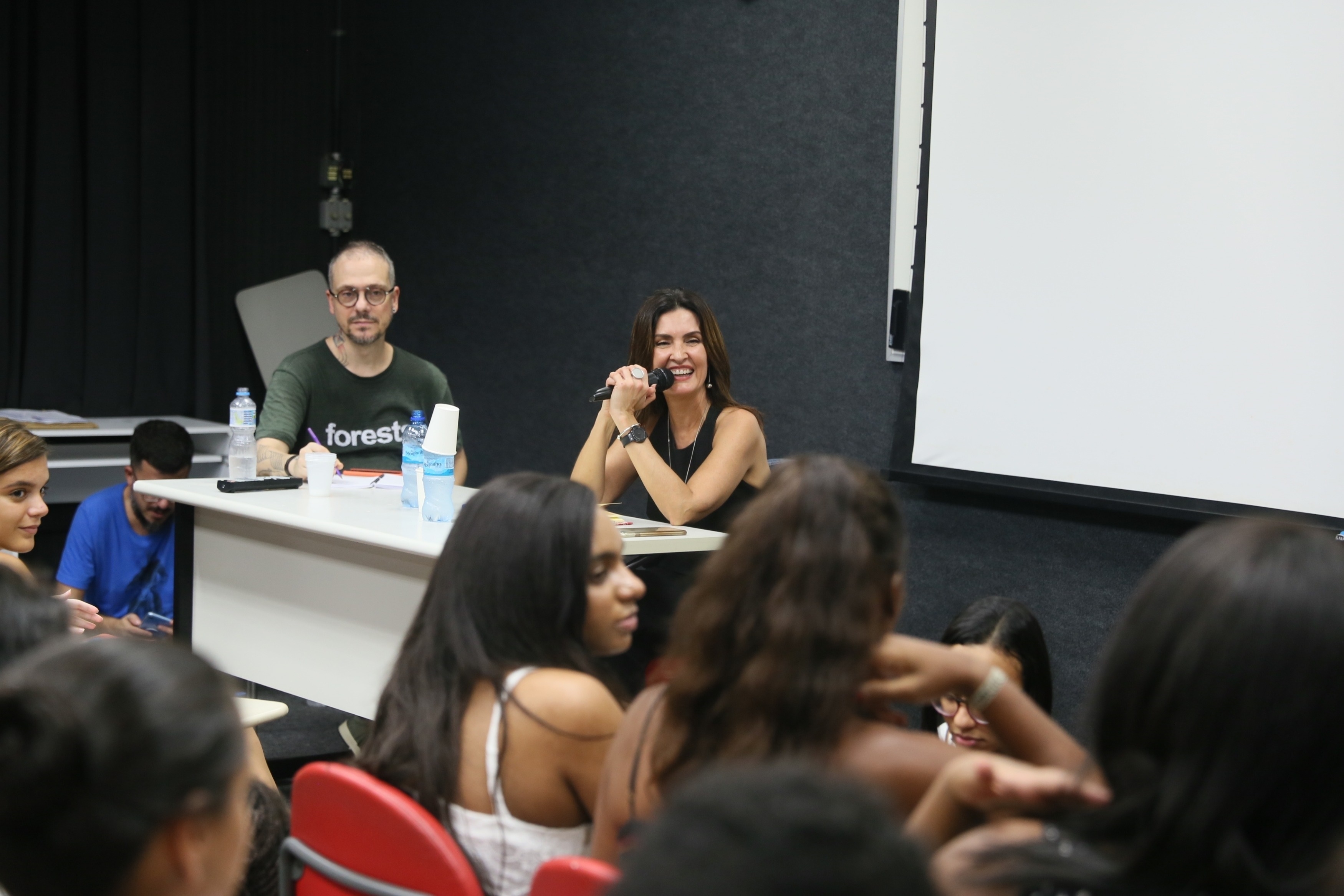 Fátima Bernardes faz palestra "encontro marcado com Fátima" na universidade Puc na Gávea no rio de janeiro para estudantes de jornalismo (Foto Agnews)