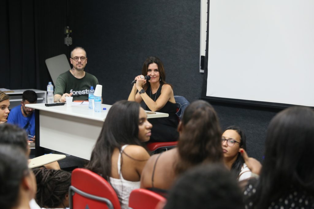 Fátima Bernardes faz palestra "encontro marcado com Fátima" na universidade Puc na Gávea no rio de janeiro para estudantes de jornalismo (Foto Agnews)