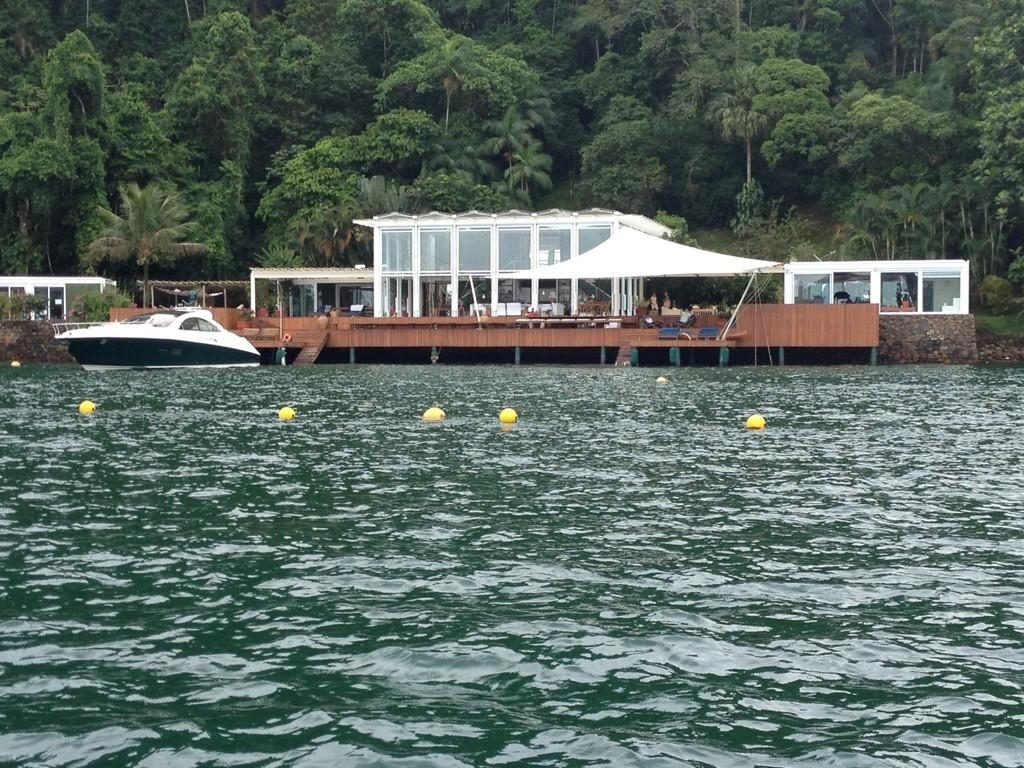 Casa de Luciano Huck, vendida por mais de 30 milhões de reais em Angra dos Reis no Rio de Janeiro 