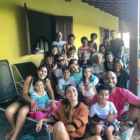 Juliana Paes com a família (Foto: Instagram) 