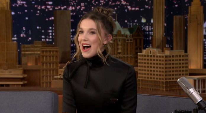 Millie Bobby Brown sabe o que vai acontecer na terceira temporada da série Stranger Things (Foto: Reprodução)