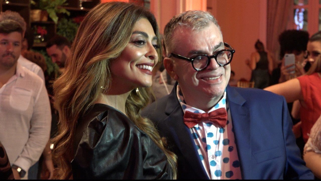 Walcyr Carrasco, autor de A Dona do Pedaço, com Juliana Paes, a intérprete de Maria da Paz, no lançamento da novela (Foto: Reprodução/Globo)