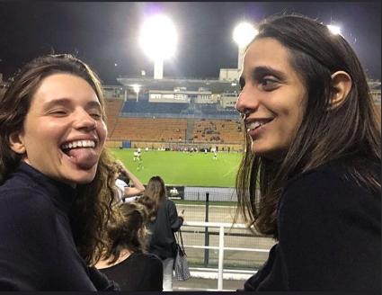 Bruna Linzmeyer e Priscila (Foto: Reprodução/ Instagram)