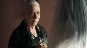 Dulce é interpretada por Fernanda Montenegro na trama das nove A Dona do Pedaço da Globo (Foto: Reprodução/Globo)