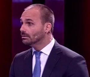 Eduardo Bolsonaro, filho do presidente Bolsonaro foi em um programa da Rede TV e falou Lula (Foto: Reprodução)