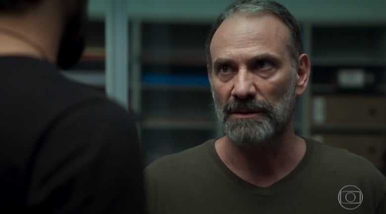 Elias (Marco Ricca) ficará enfurecido por ter sido descoberto na novela da Globo Órfãos da Terra