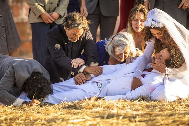 Maria Da Paz (Juliane Paes) ao lado de Amadeu (Marcos Palmeira) em A Dona do Pedaço (Foto: Globo/João Miguel Júnior)