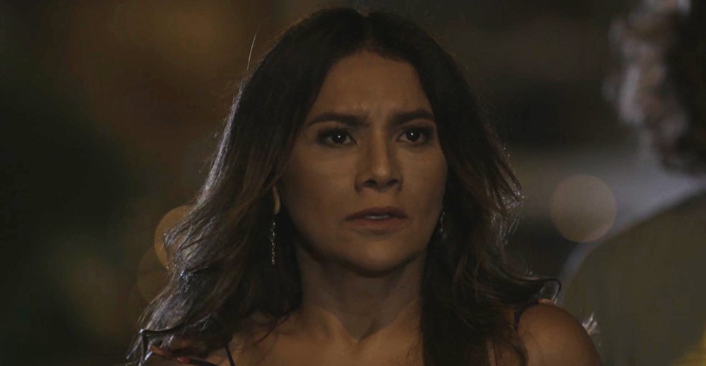 Janaína (Dira Paes) em cena na novela das sete da Globo Verão 90