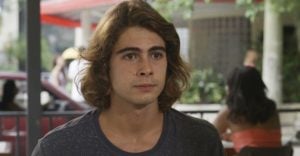 João (Rafael Vitti)  em Verão 90 (Foto: Reprodução/Globo)