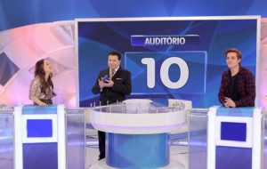 Larissa Manoela e Leo participam do Silvio Santos (Foto: Reprodução)