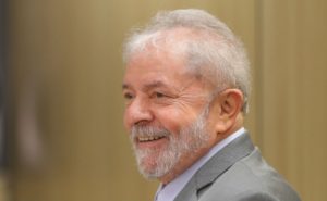 Globo entrou ao vivo para noticiar decisão do STF que pode libertar o ex-presidente Lula (Foto: Reprodução)