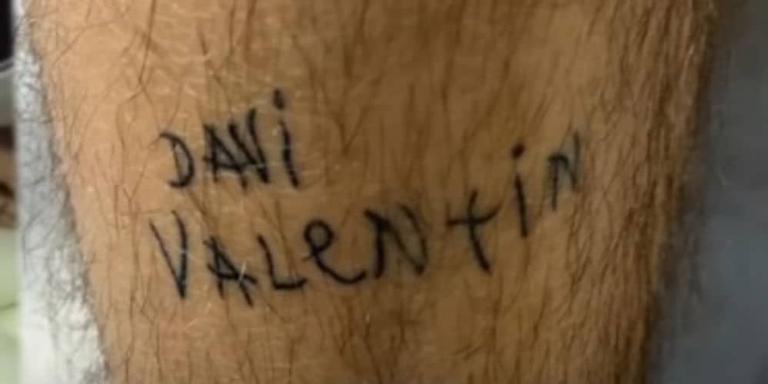 Padrasto do filho de Neymar, e atual da modelo Carol Dantas, tatuou os nomes Davi e Valentin (Reprodução: Instagram)