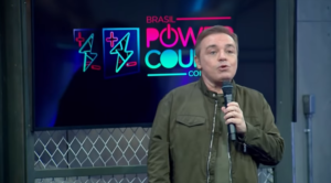 Gugu Liberato na estreia da nova temporada do Power Couple Brasil, na Record. (Foto: Reprodução)