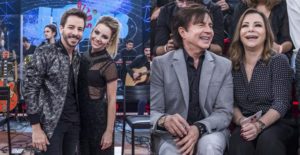 No Altas Horas, Sandy e Junior contaram com a participação dos pais (Foto: Reprodução/ Globo)