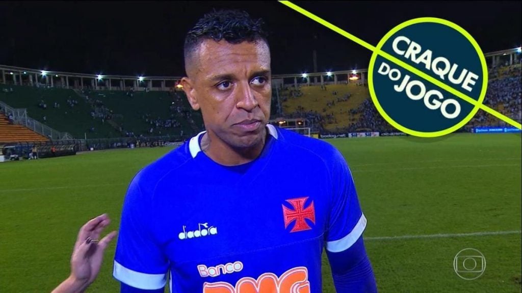 O jogador Sidão no momento da entrega do troféu Craque do Jogo (Foto: Reprodução)