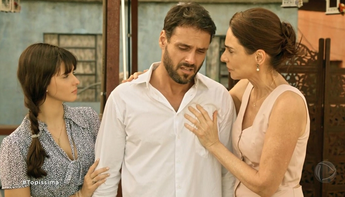 Felipe Cunha (Antonio) e Silvia Pfeifer (Marinalva) em cena de Topíssima (Foto: Reprodução/Record)