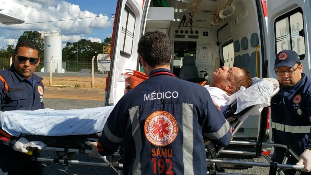 De acordo com o boletim emitido pelo hospital, o quadro clínico do cantor se agravou nas últimas seis horas e, por isso, a situação dele é considerada instável. — Foto: Blogbraga/ Repórter Ivonaldo Paiva