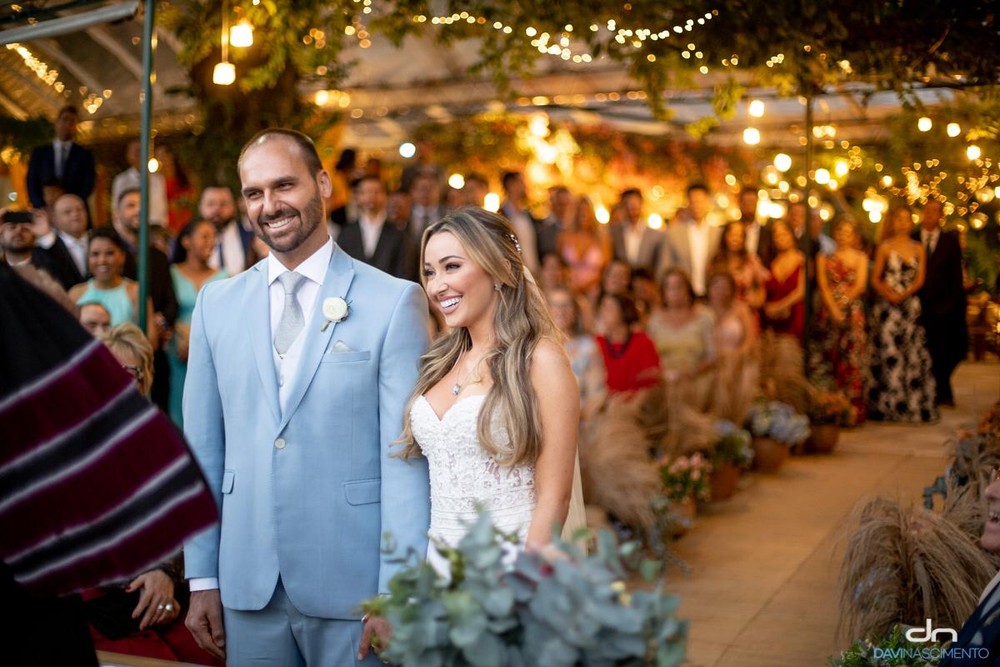 Eduardo Bolsonaro e a esposa, Heloísa Wolf, em casamento (Foto: Divulgação/Davi Nascimento)