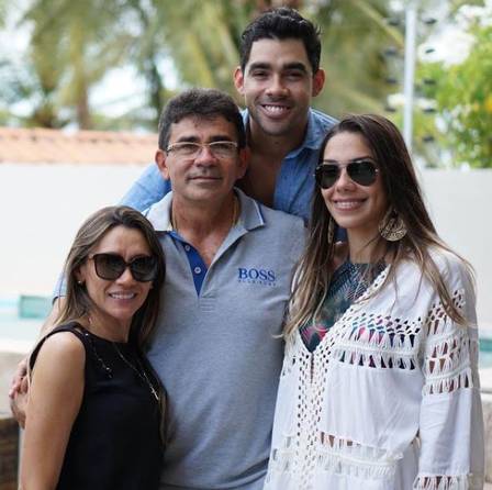 Gabriel Diniz com a irmã e os pais Foto: reprodução/ instagram