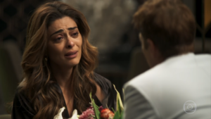 Maria da Paz (Juliana Paes) dará vexame com Régis (Reynaldo Gianecchini) em A Dona do Pedaço (Foto: Reprodução/Globo)