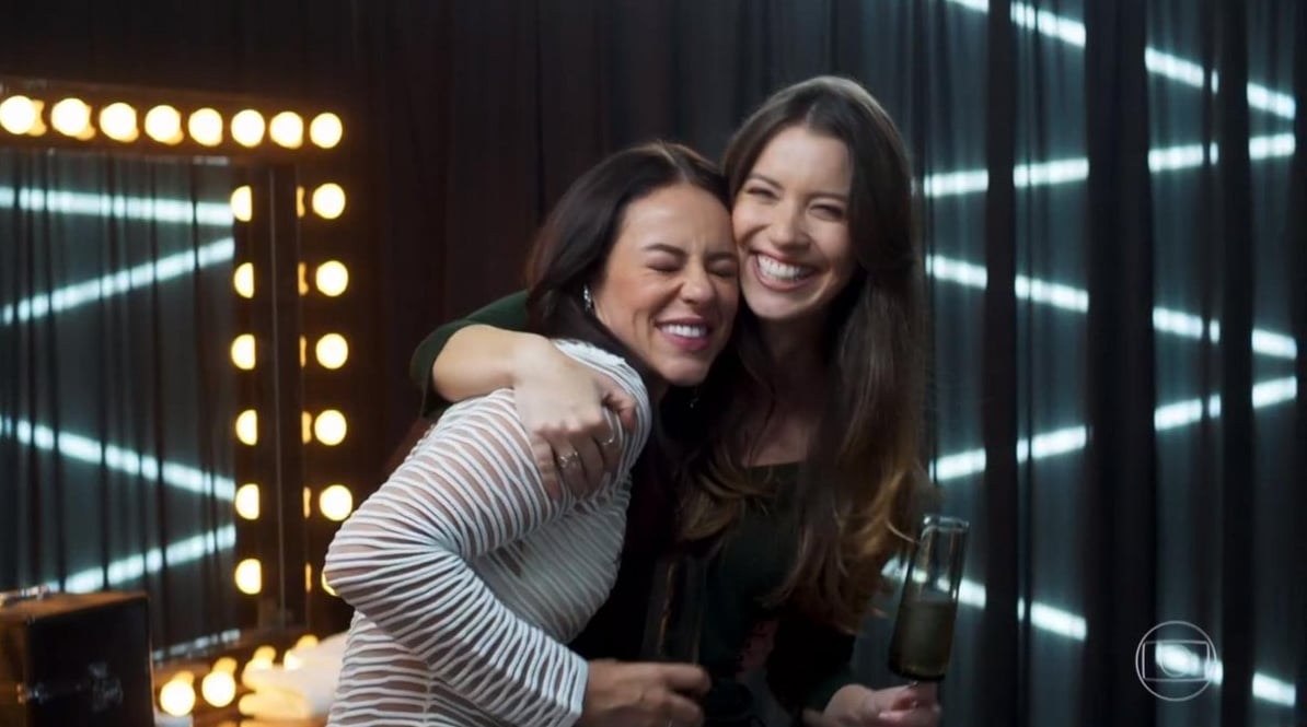 Fabiana (Nathalia Dill) e Vivi Guedes (Paolla Oliveira) em cena na novela A Dona do Pedaço, da Globo. (Foto: Reprodução)