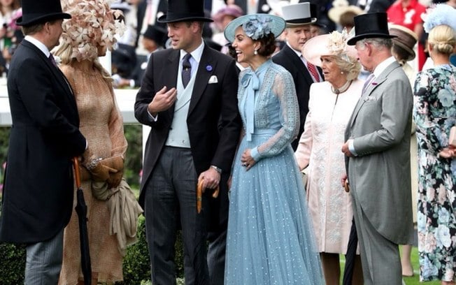 Gesto que Kate Middleton fez durante o evento (Foto: Reprodução)