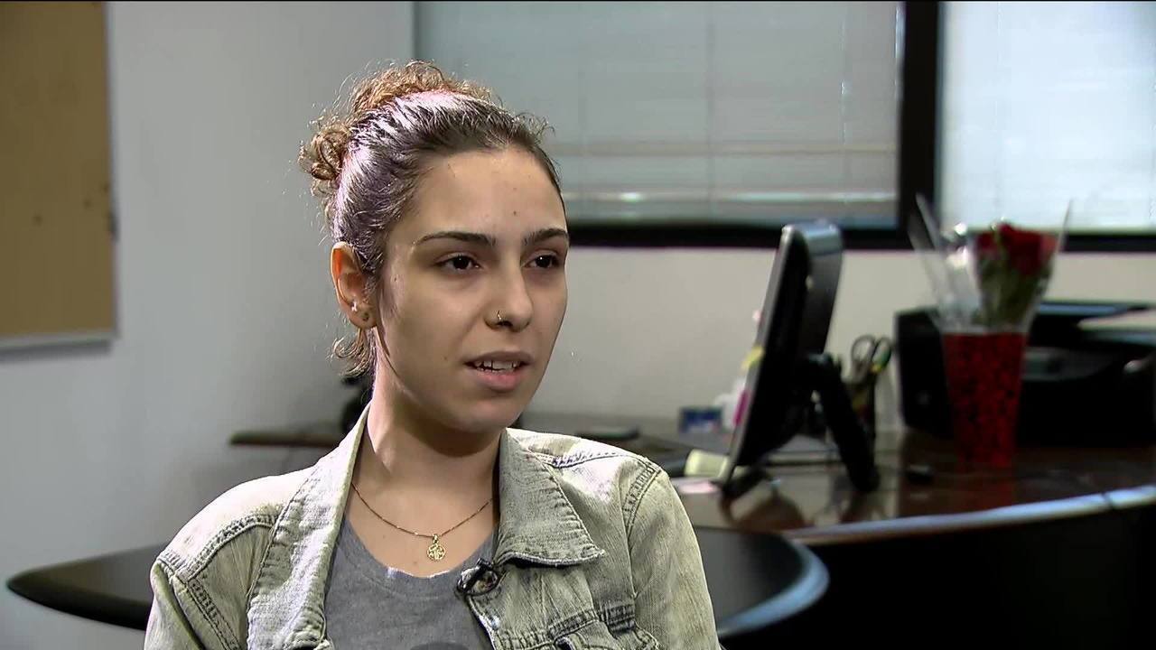 Namorada de Rafael Miguel durante entrevista concedida à Globo e veiculada no Jornal Nacional (Foto: Reprodução)