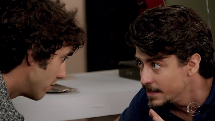 Galdino (Gabriel Godoy) e Jerônimo (Jesuíta Barbosa) em Verão 90 (Foto: Reprodução/Globo)