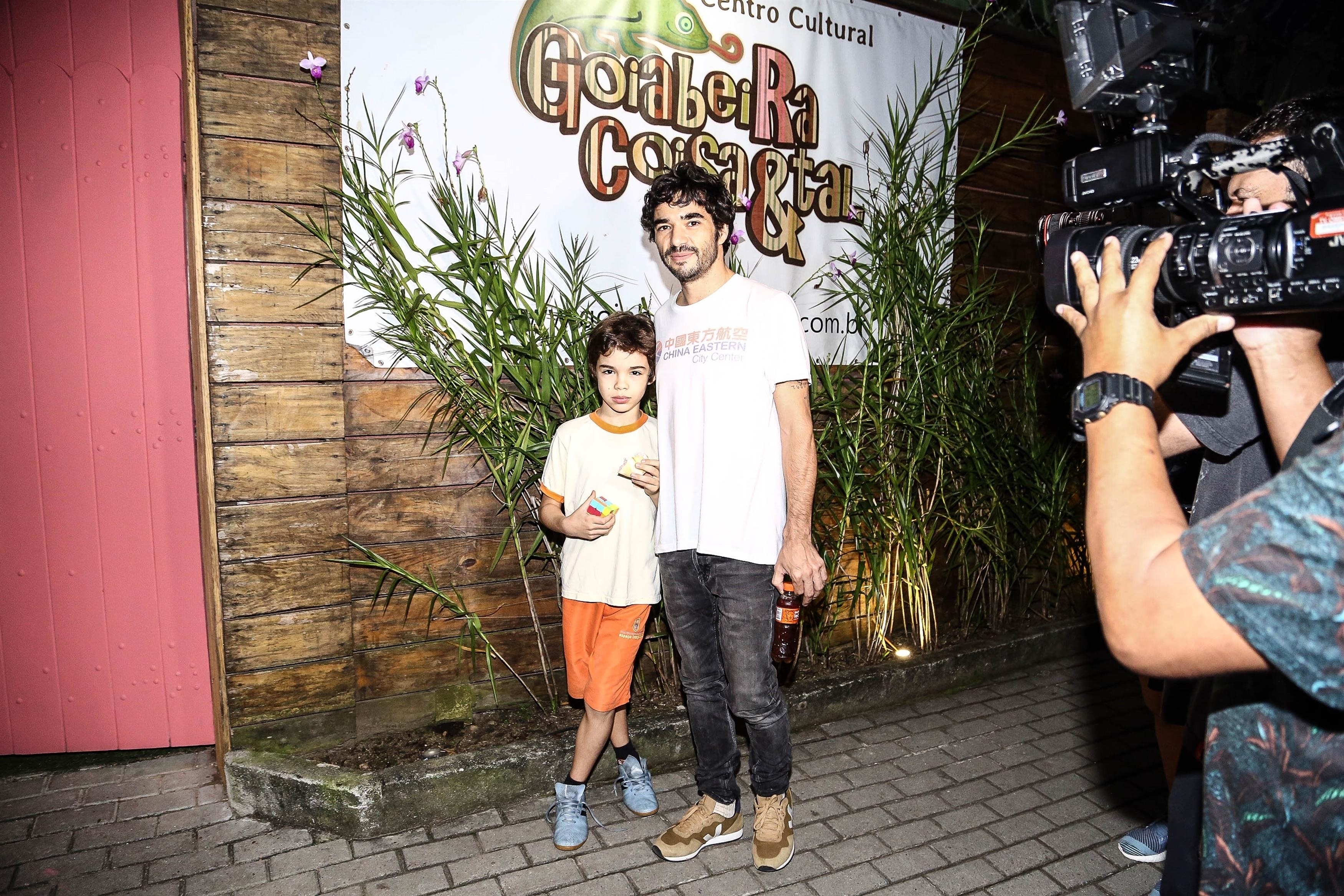 Caio Blat e Bento na festa de Titi Gagliasso (Foto: AgNews)