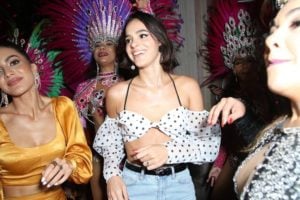 Bruna Marquezine sem sutiã - Foto: AgNews